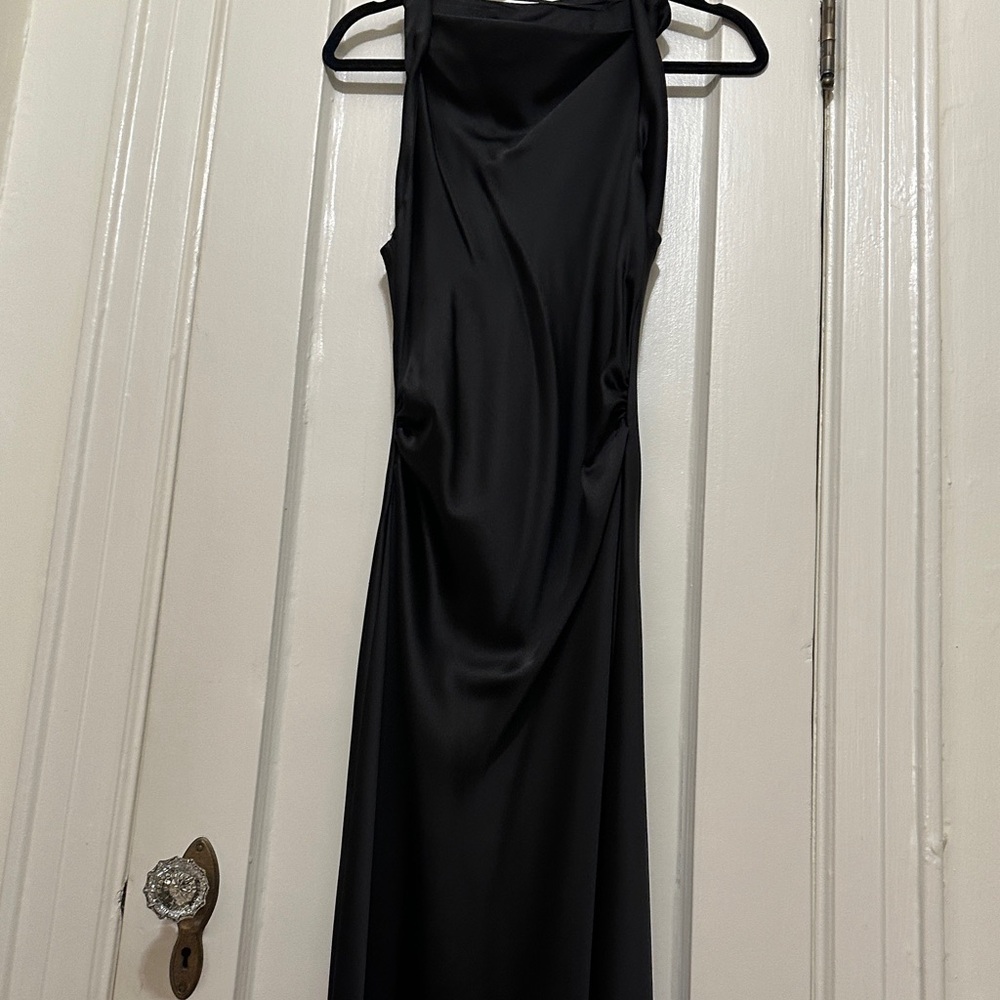 Elegant Black Dress - Picture 2 of 11